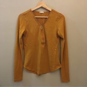 Yellow long sleeves T-shirt